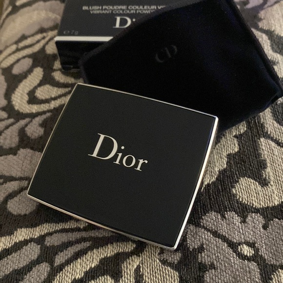 Dior Vibrant Colour Powder Blush - Picture 3 of 9